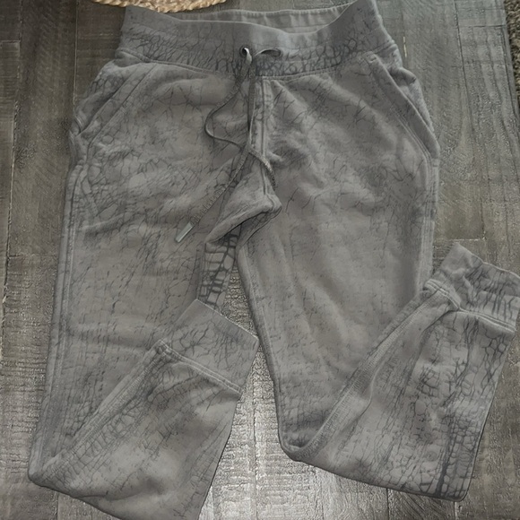 Lululemon Warm Down Jogger *7/8 Length
Thread Dye Rover Black 6 - Picture 5 of 11